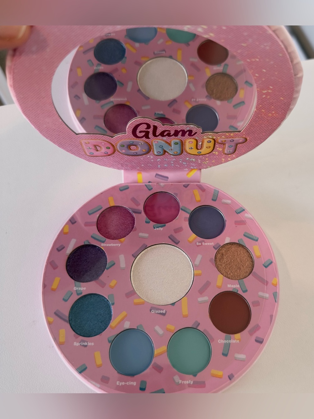 New Glamlite Glam Donut Eyeshadow & Highlighter Palette